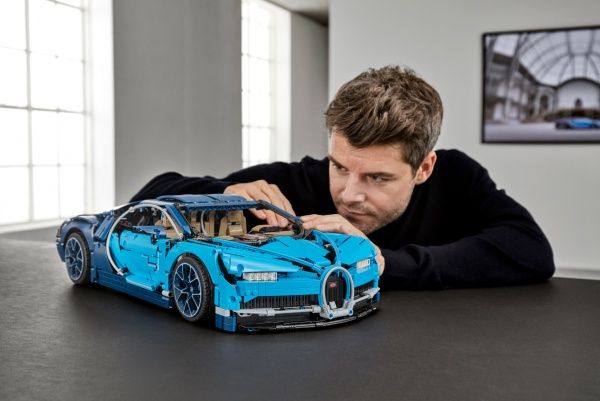 Конструктор LEGO Technic Bugatti Chiron 42083