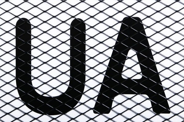 Рамка под номерной знак металлизированная Vitol РНС-75055 с сеткой черная