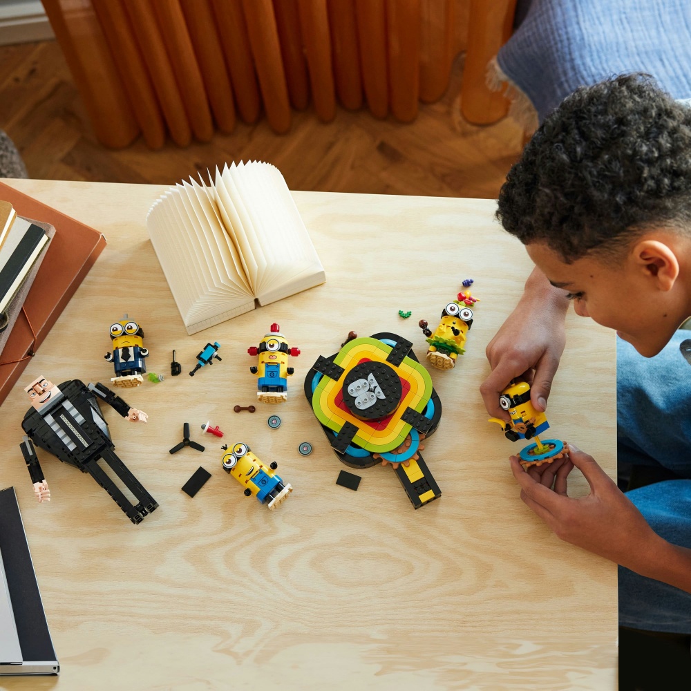 Конструктор LEGO Minions Ґру й посіпаки з кубиків 75582