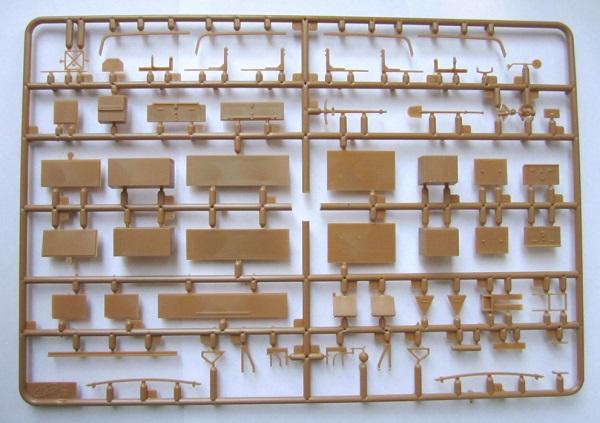 Сборная модель ICM немецкий грузовой автомобиль времен второй мировой войны Henschel 33 D1 (4823044402595) 1:35