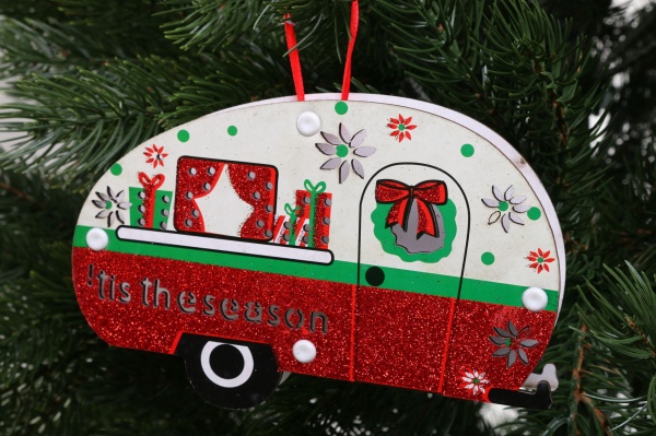 Декоративная подвеска Трейлер 18x10 см разноцветный NY21037