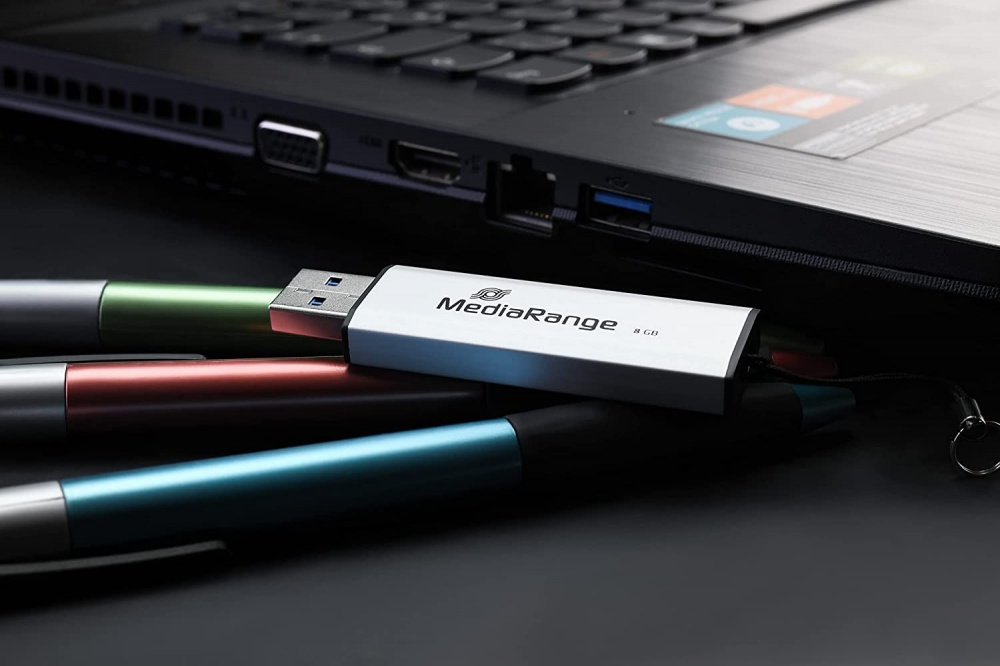 Флешпам'ять USB MediaRange 64 ГБ USB 3.0 black/silver (MR917)