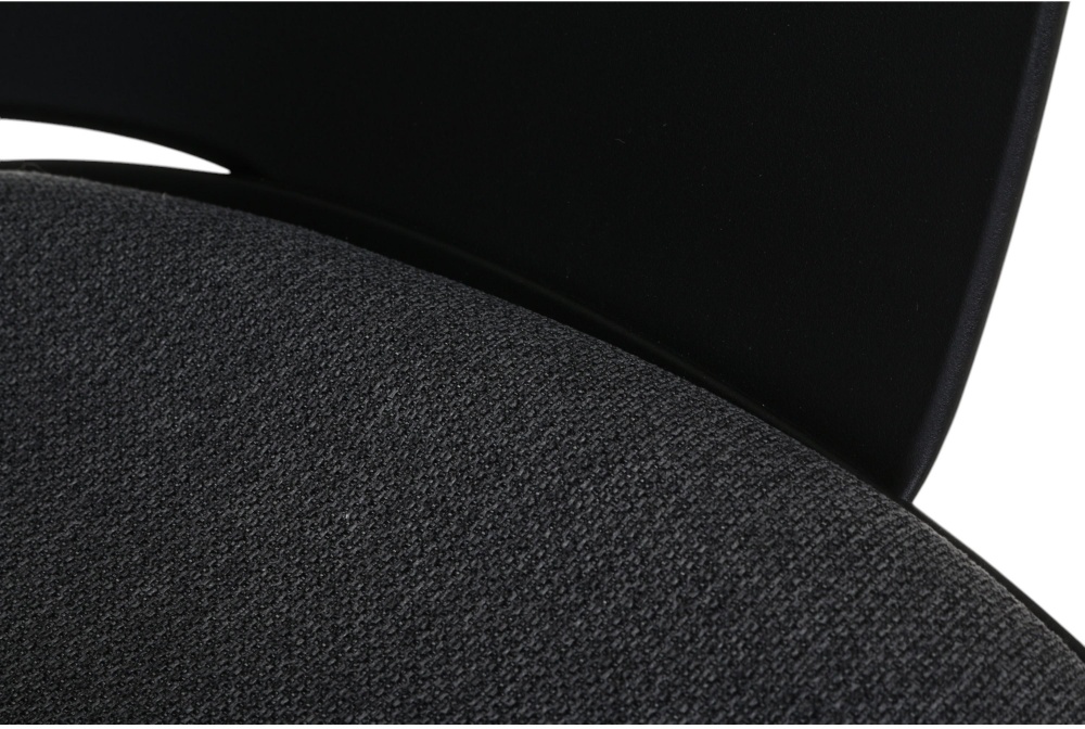 Крісло офісне Центр Меблів Логос чорний