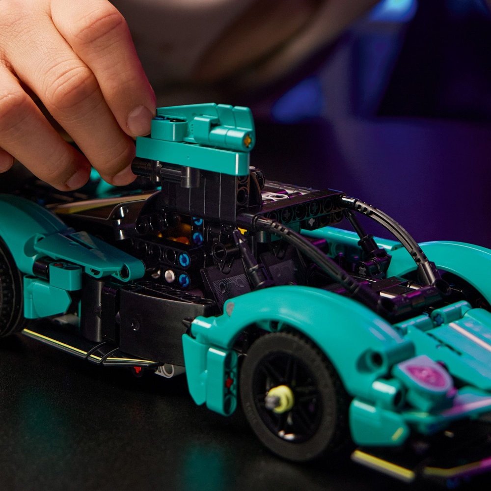 Конструктор LEGO Technic Aston Martin Valkyrie 42208
