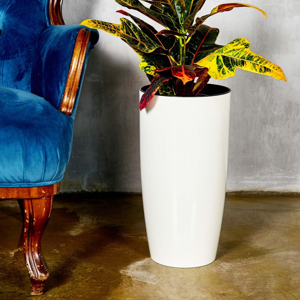 Вазон пластик Альфа d22х41,5 см круглый белый 5 л Алеана