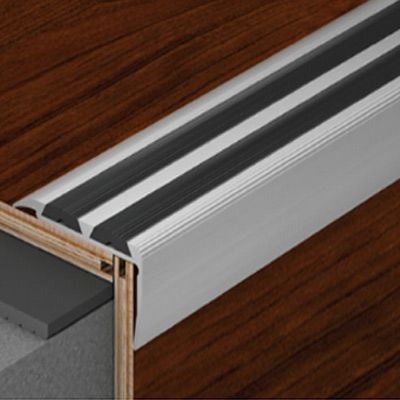 Алюминиевый противоскользящий угол с лентой Salag 0.91 м