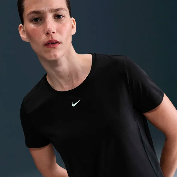 Футболка Nike W NK ONE CLASSIC DF SS TOP WT IB9408-010 р.M чорний