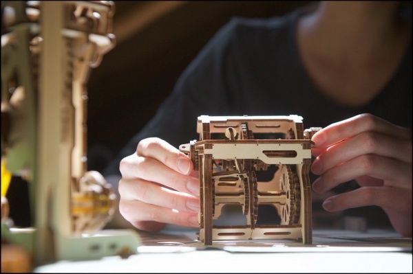Деревянный 3D-конструктор UGEARS Коробка передач