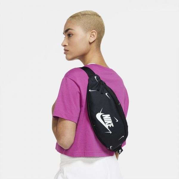 Сумка поясная Nike Heritage CV1082-010 черный с белым 