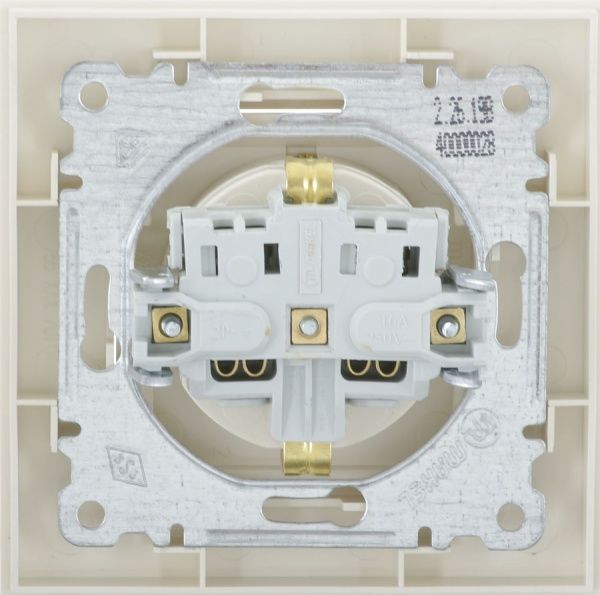 Розетка із заземленням Makel Karea без шторок з кришкою слонова кістка