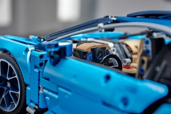 Конструктор LEGO Technic Bugatti Chiron 42083
