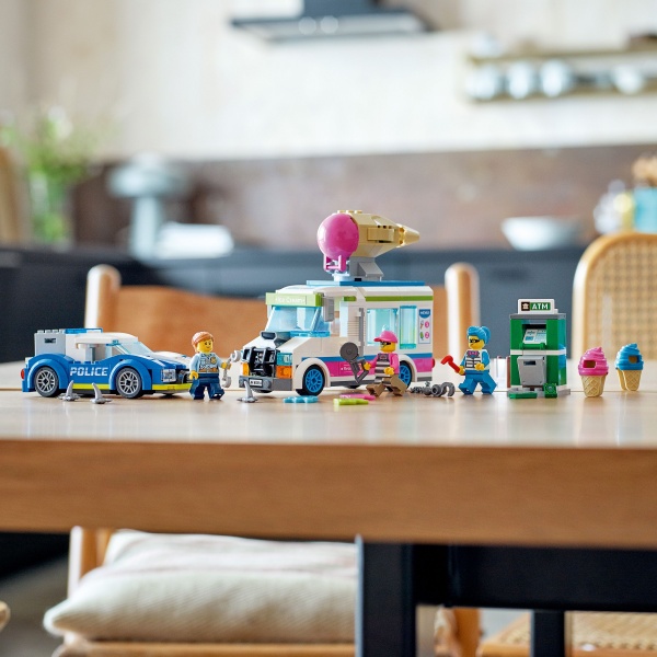 Конструктор LEGO City Погоня полиции за грузовиком с мороженым 60314