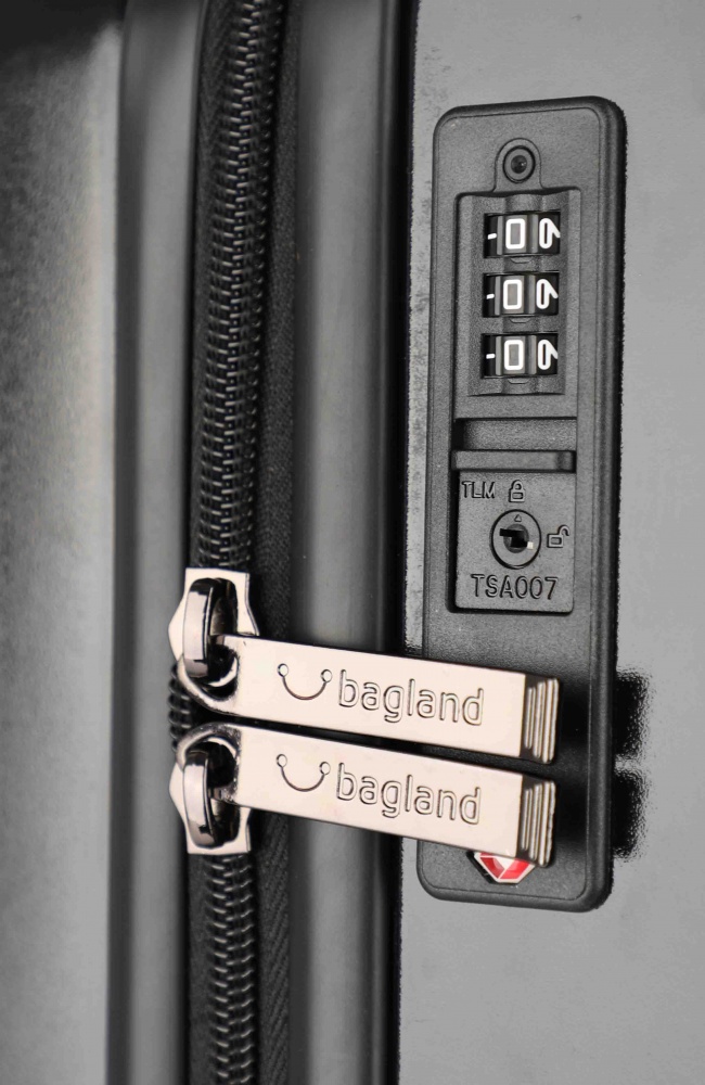 Чемодан Bagland WAVE S 40 л черный