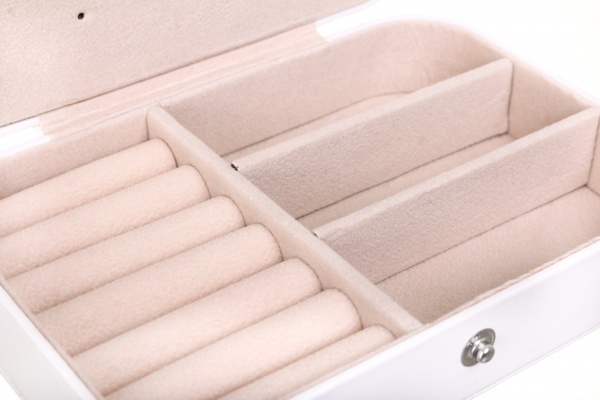 Скринька для прикрас Flatty 16x11.5x5 см білий