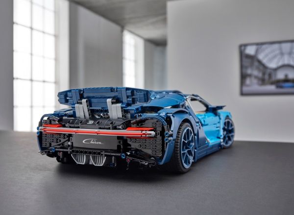 Конструктор LEGO Technic Bugatti Chiron 42083