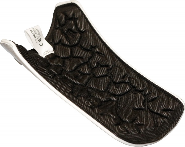 Щитки футбольные Adidas PRED SG LGE р. L красный GS4094