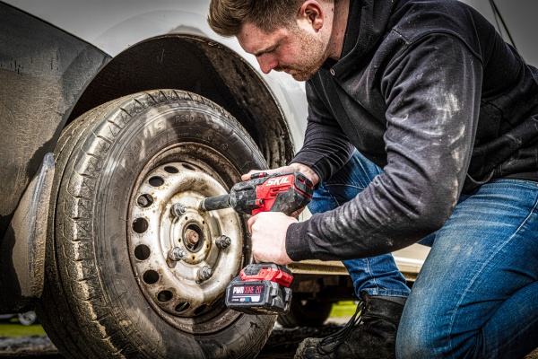 Гайковерт ударний акумуляторний SKIL SD1E3285CA