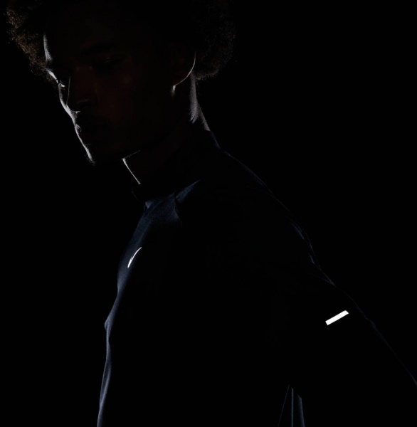 Джемпер Nike M NK DF ELMNT TOP HZ DD4756-010 р.L черный