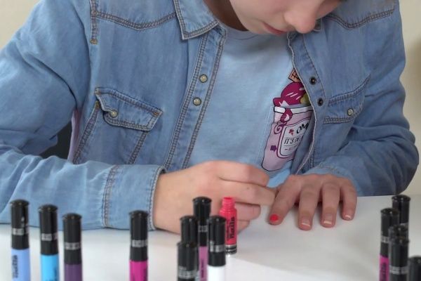 Лак для нігтів Creative Nails на водній основі 2 кольори (чорний + рожевий)