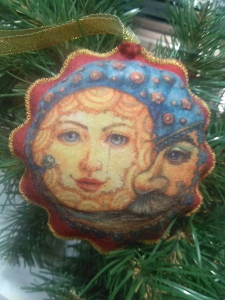 Підвіска фетрова Сонце та Місяць червона 9 см