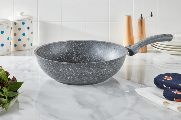 Сковорода с крышкой глубокая 28 см Cuore Di Pietra (CPSLTCV28I) Accademia Mugnano