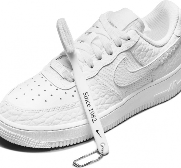 Кросівки Nike AIR FORCE 1 DZ4711-100 р.36 білий