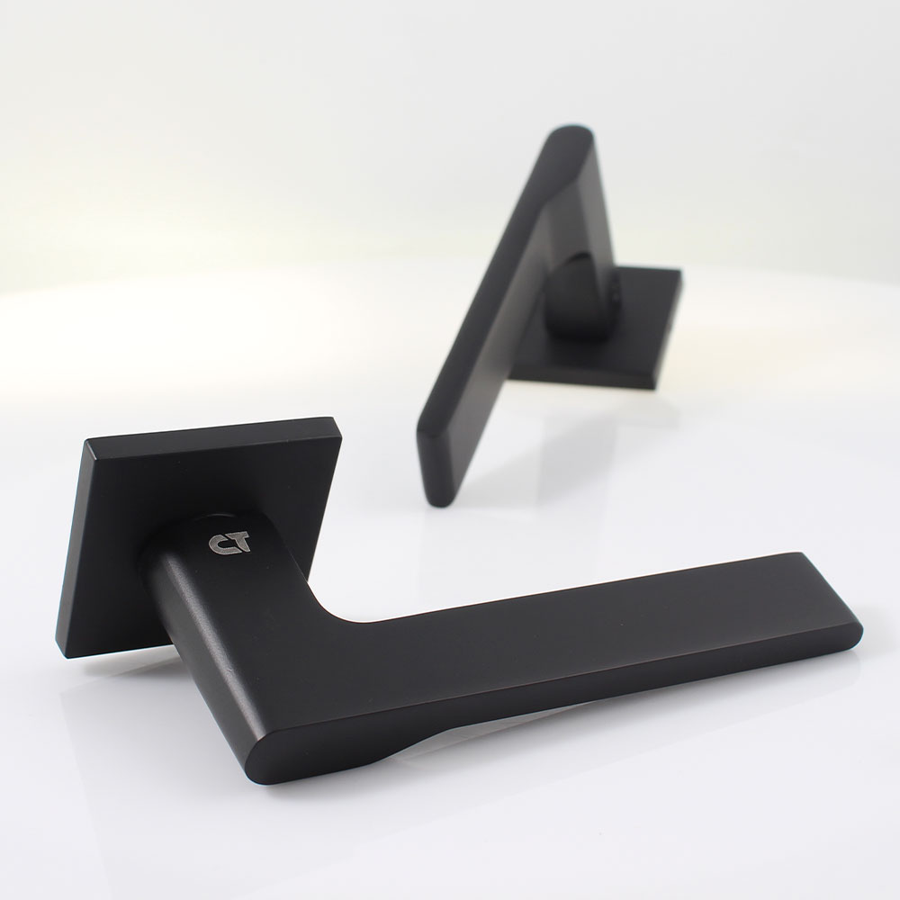 Ручка на розетці Comit Strait Q матовий чорний