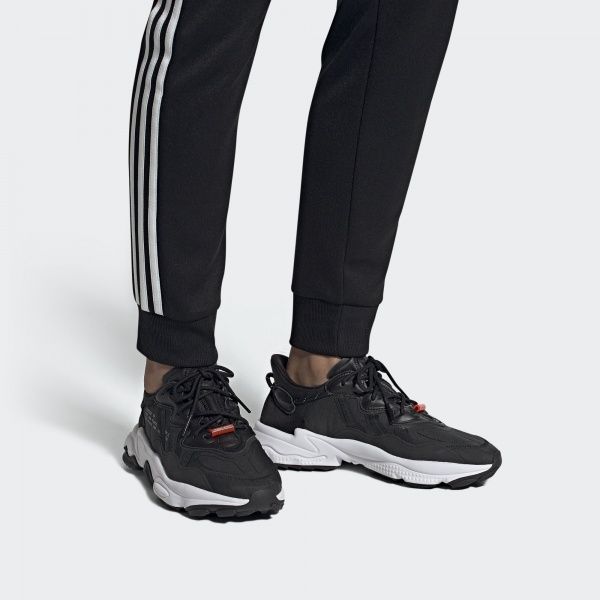 Кросівки Adidas OZWEEGO TR EG8323 р.8,5 чорний