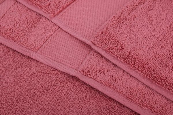 Полотенце махровое с бордюром 70x140 см розовый La Nuit 