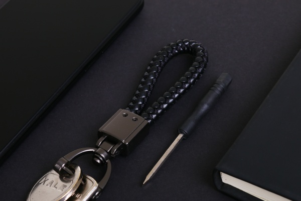 Брелок для ключів з U затискачем з викруткою чорний