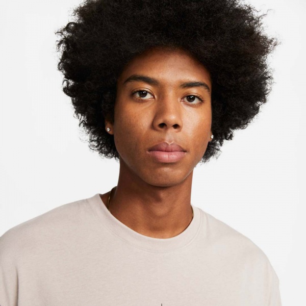 Футболка Nike M NSW SPU SS TEE FD1182-272 р.XL бежевий