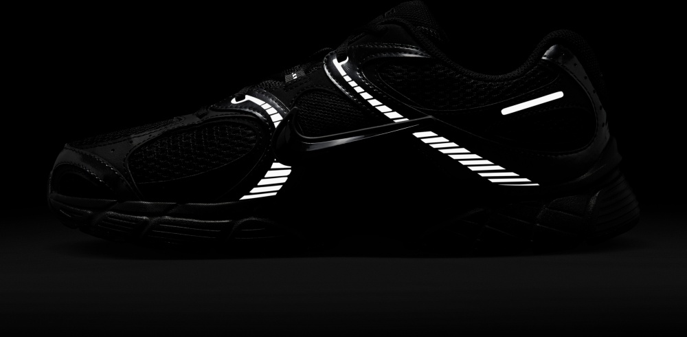 Кросівки Nike NIKE V5 RNR HJ5228-001 р.42,5