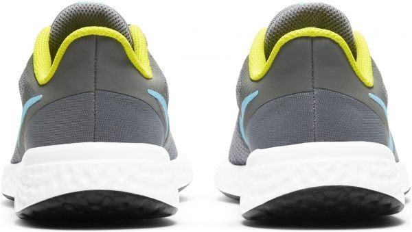 Кросівки Nike NIKE REVOLUTION 5 BQ5671-019 р.US 4,5Y сірий