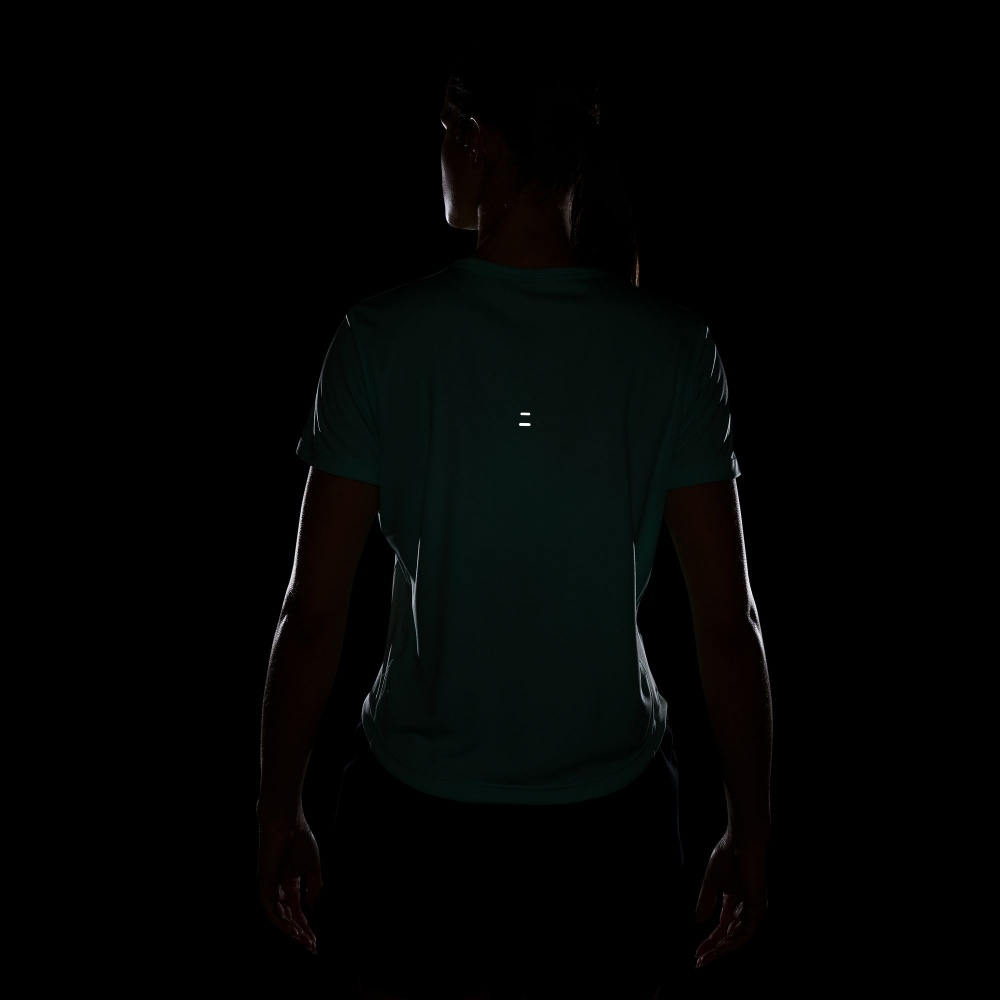 Майка Nike W NK TEMPO SWSH HBR DF SS TOP HV2772-353 р.S зелений