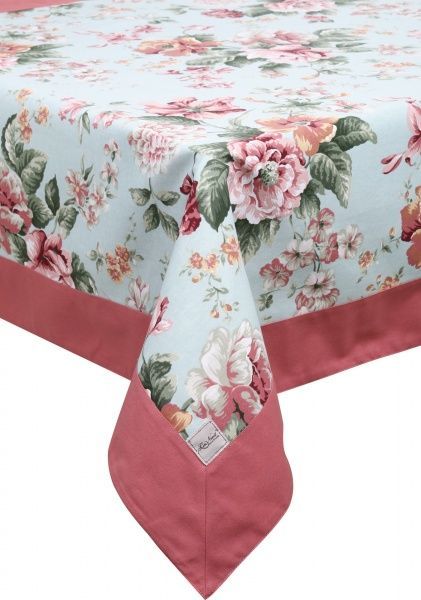 Скатерть Romantic Большие розы 136x220 см розовый с рисунком La Nuit 