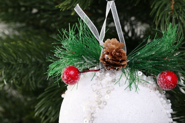 Куля новорічна з декором HF10 d 100 мм білий