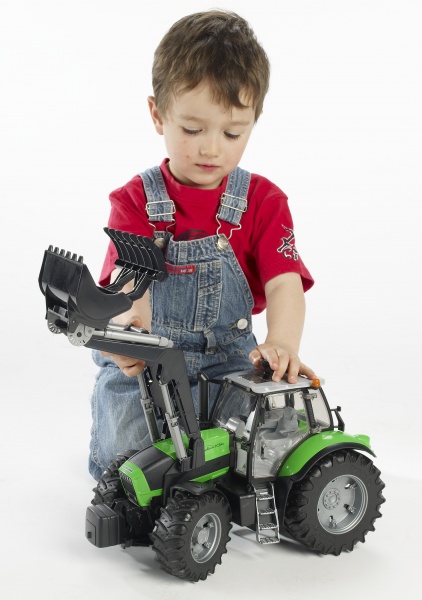 Трактор Bruder Agrotron X720 с погрузчиком 03081