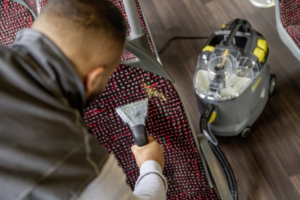 Пилосос Karcher Puzzi 8/1 1.100-240.0