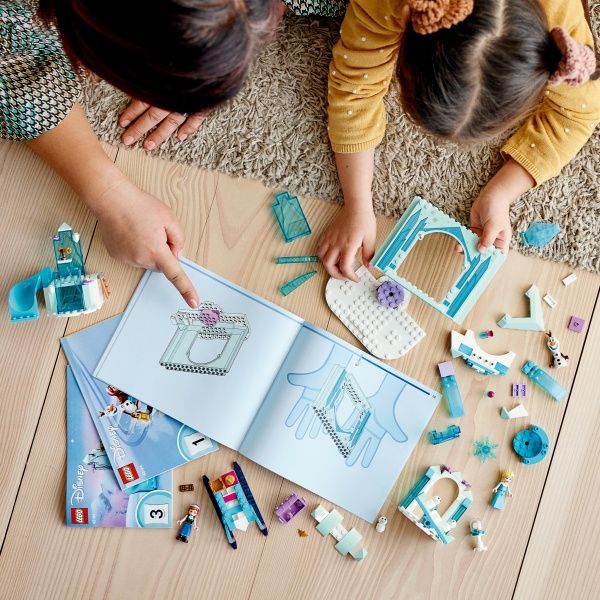 Конструктор LEGO Disney Princess Зимняя сказка Анны и Эльзы 43194