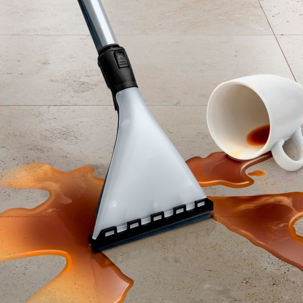 Пылесос моющий Bosch BWD421PET red/black 