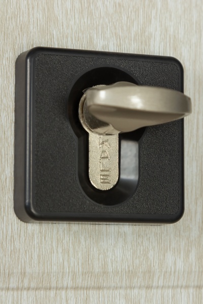 Двері вхідні Revolut Doors В-82 (квадро) Гладка 191 венге темний 2050x950 мм ліві