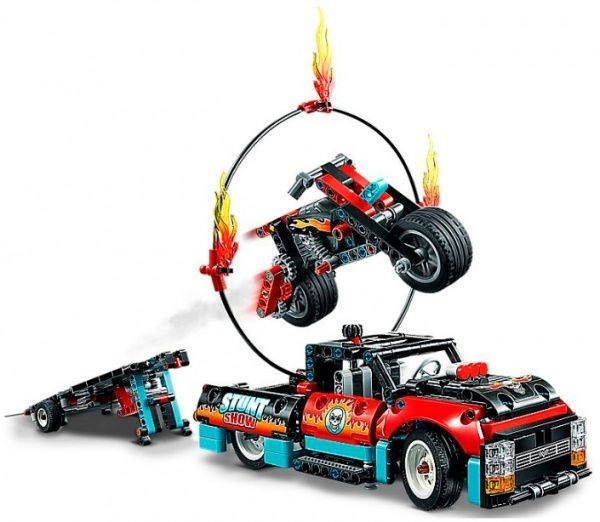 Конструктор LEGO Technic Каскадерська вантажівка й мотоцикл 42106