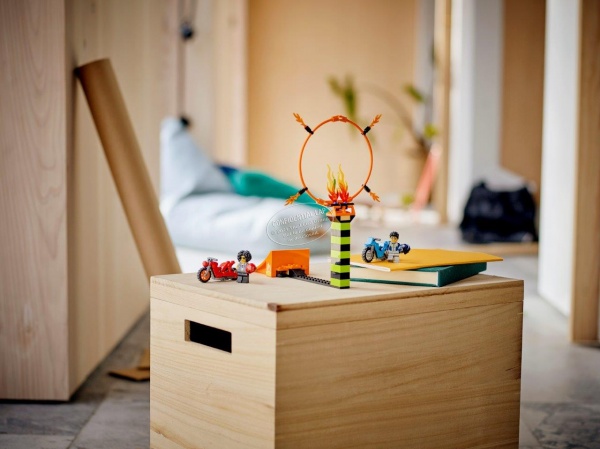 Конструктор LEGO City Змагання каскадерів 60299