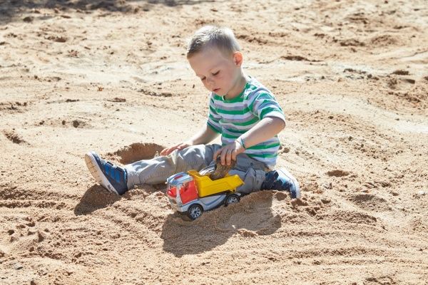 Самоскид Lena Truckies 25 см з фігуркою водія 1620