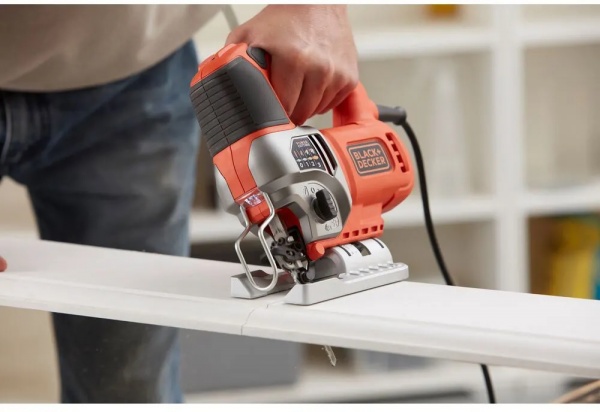 Электролобзик Black+Decker BES610