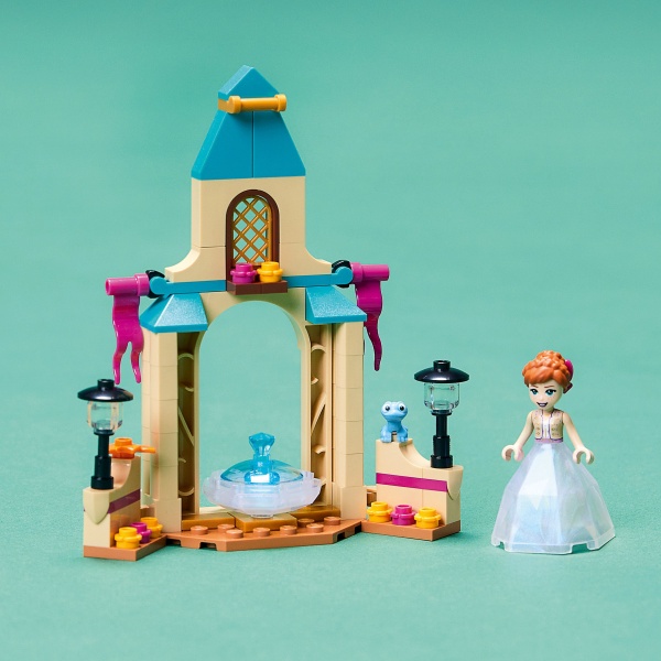Конструктор LEGO ǀ Disney Princess Двор замка Анны 43198