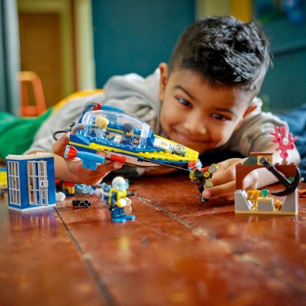 Конструктор LEGO City Детективные миссии водной полиции 60355