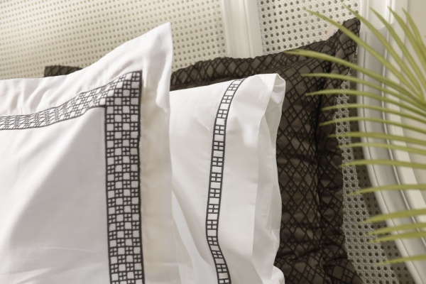 Комплект постільної білизни Veronica 2 білий із графітовим Gul Guler 