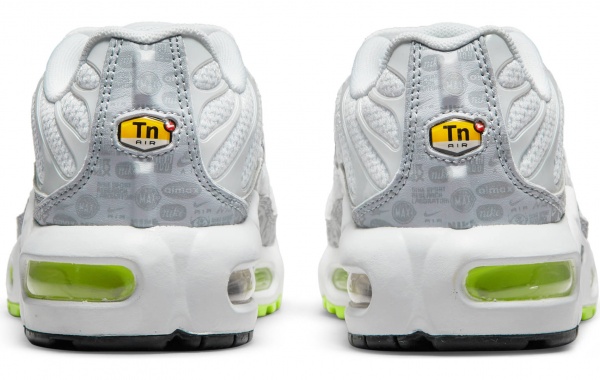 Кроссовки Nike AIR MAX PLUS CD0609-015 р.38 US 5,5Y 23,5 см серый