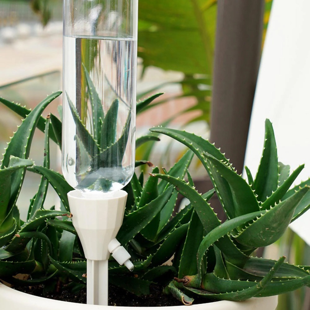 Держатель пластиковый под емкость до 5 л для капельного орошения